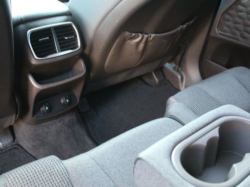 Used 2019 Hyundai Santa Fe SEL image 27