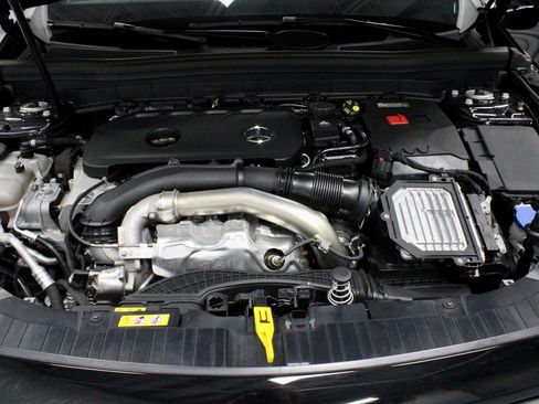 Used 2025 Mercedes-Benz GLB 250 GLB 250 image 17