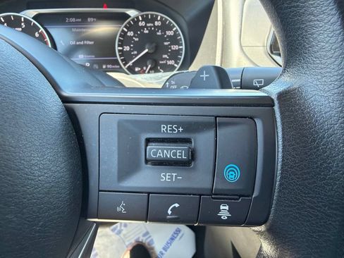 Used 2024 Nissan Rogue SV AWD/4WD image 19