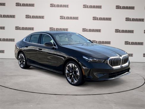 New 2026 BMW 530i xDrive w/ Premium Package image 7