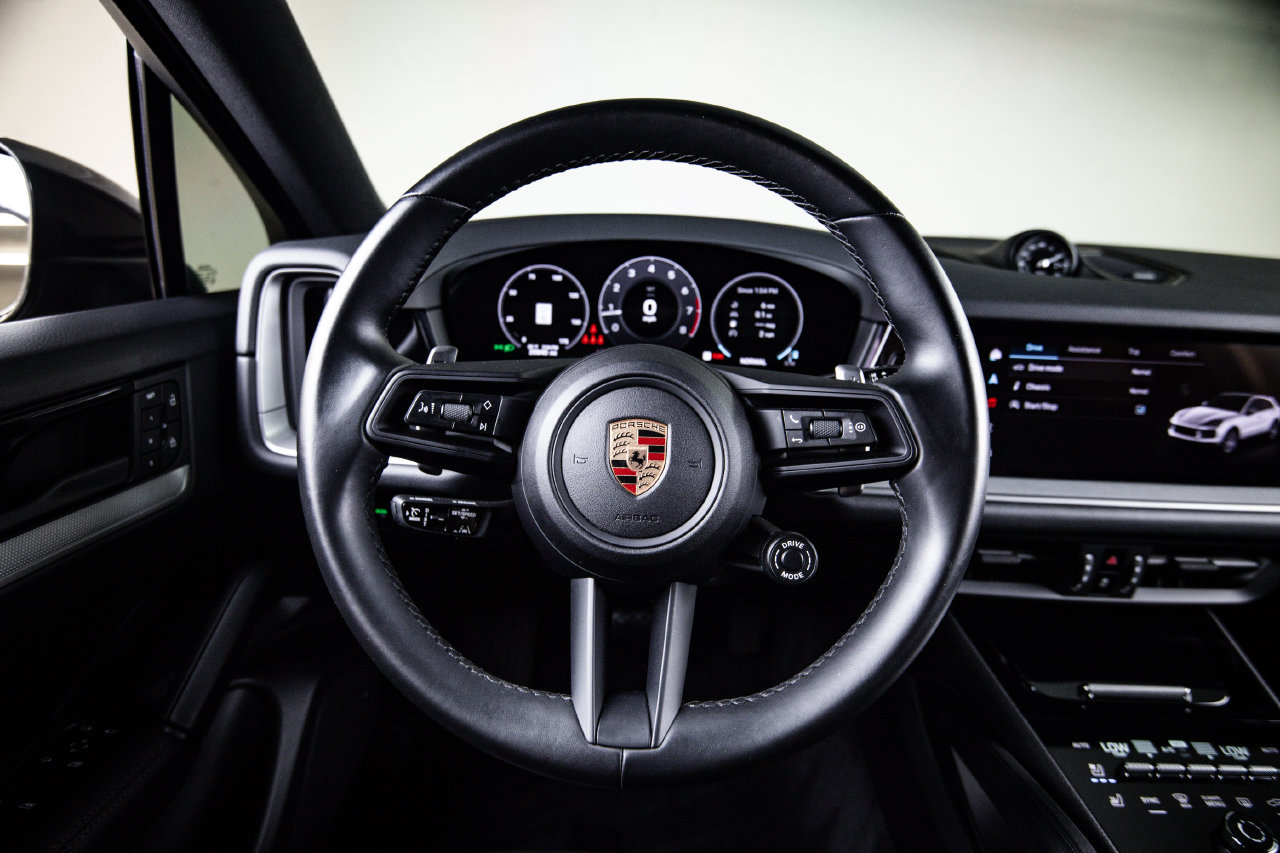 Certified 2024 Porsche Cayenne Coupe AWD/4WD image 26
