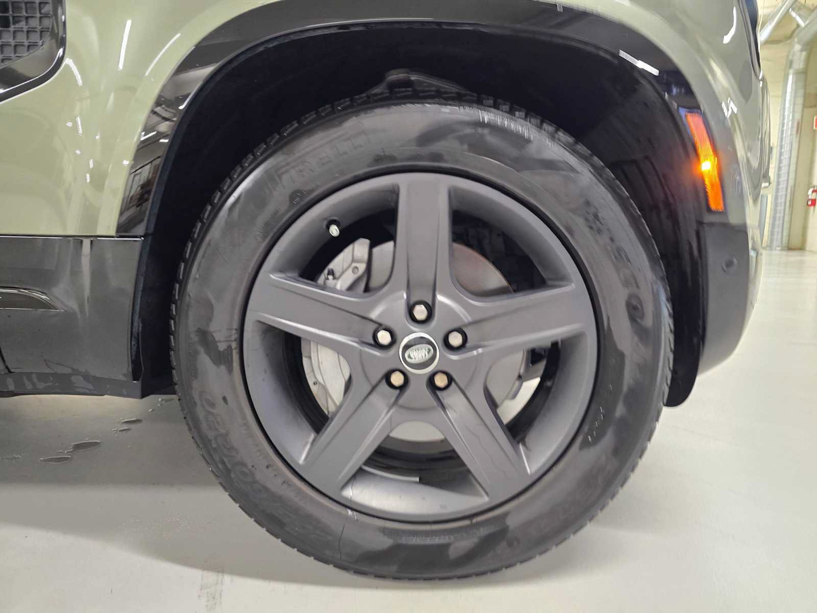 Used 2025 Land Rover Defender 130 X-Dynamic SE AWD/4WD image 9