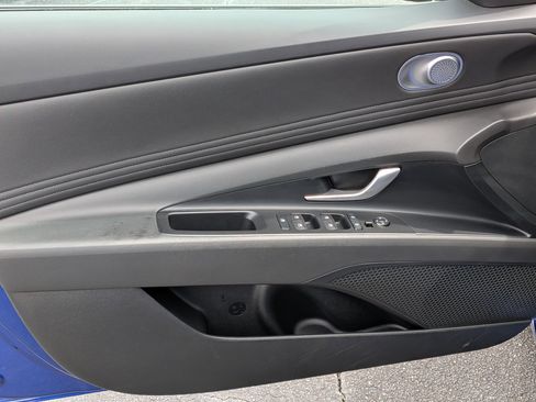 Used 2025 Hyundai Elantra SEL image 11