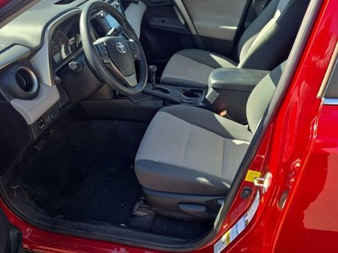 Used 2015 Toyota RAV4 LE w/ Preferred Accessory Package image 15