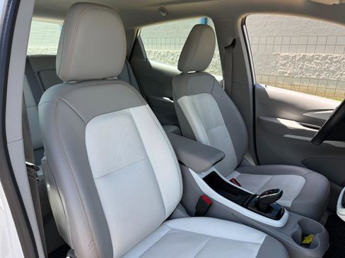 Used 2019 Chevrolet Bolt Premier w/ Infotainment Package image 12
