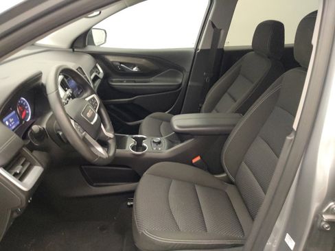 Used 2024 GMC Terrain SLE w/ Driver Convenience Package image 17
