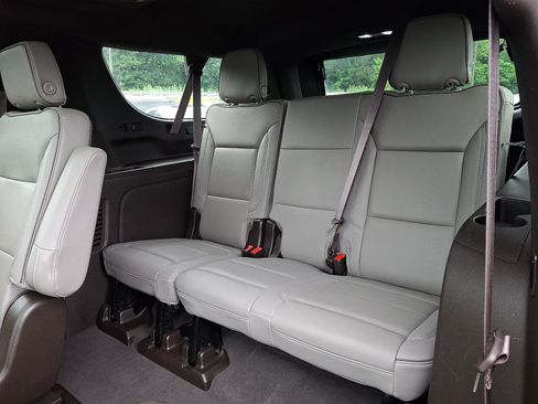 Used 2023 GMC Yukon XL SLT w/ SLT Luxury Package AWD/4WD image 10