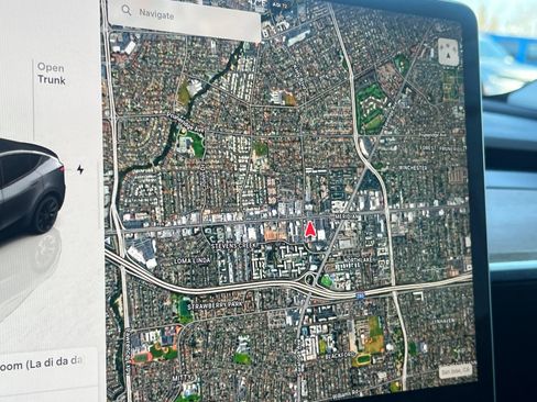 Used 2023 Tesla Model Y Long Range image 19