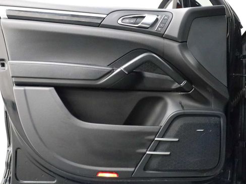 Used 2014 Porsche Cayenne Platinum Edition AWD/4WD image 16