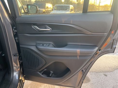 New 2025 Jeep Grand Cherokee Altitude image 12