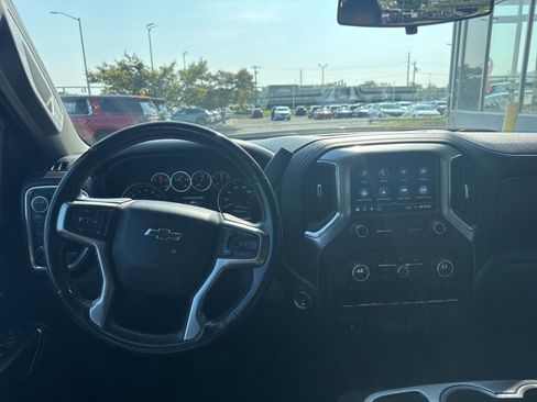 Used 2021 Chevrolet Silverado 1500 RST image 2