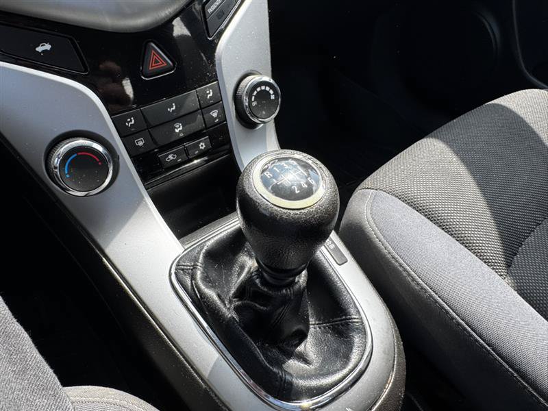 Used 2015 Chevrolet Cruze LT FWD image 27