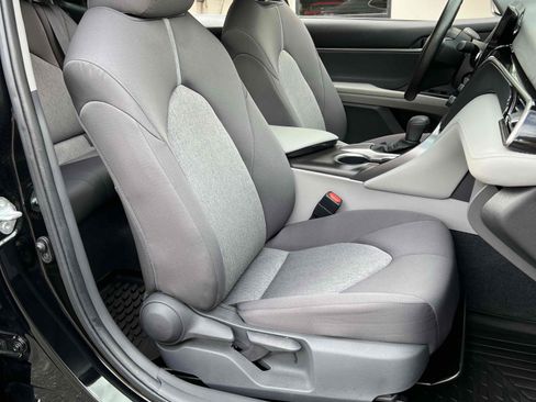 Used 2021 Toyota Camry LE image 36