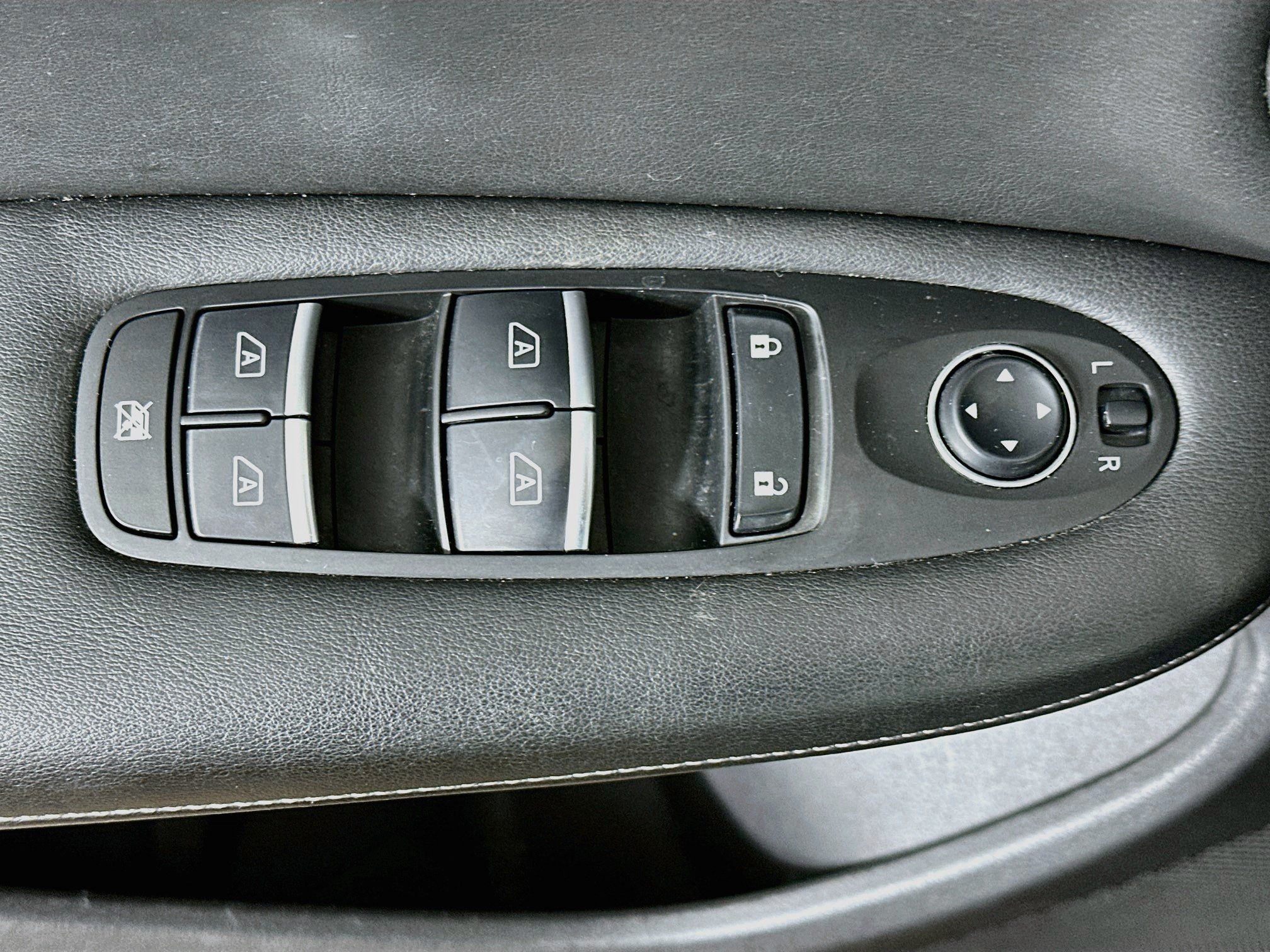 Used 2019 INFINITI QX50 Luxe FWD image 15