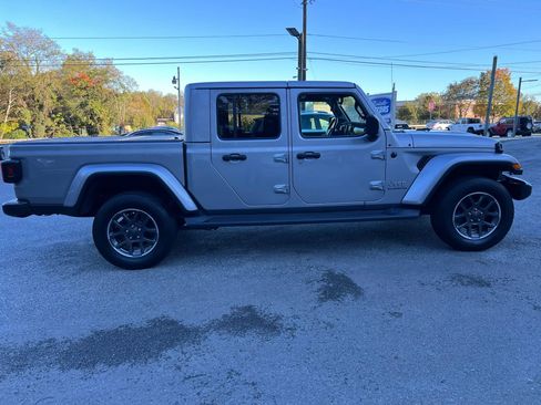 Used 2020 Jeep Gladiator Overland image 9