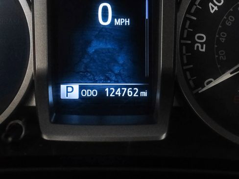 Used 2016 Toyota Tacoma Limited w/ Towing Package RWD image 21