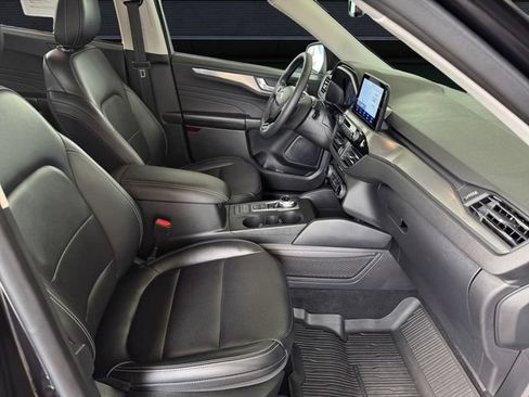 Certified 2022 Ford Escape Titanium AWD/4WD image 15