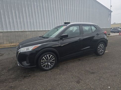 Used 2021 Nissan Kicks SV image 1