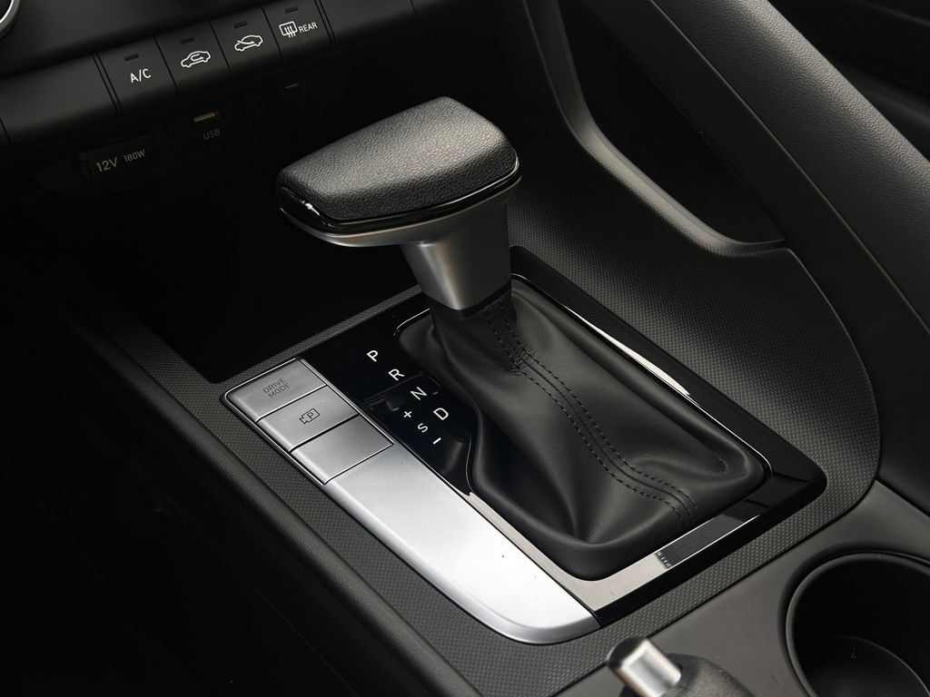 Certified 2026 Hyundai Elantra SE FWD image 30