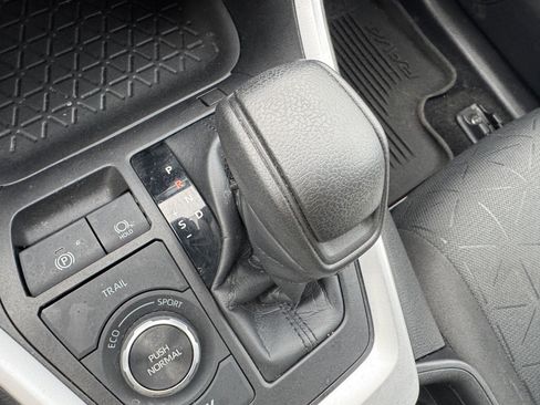 Used 2021 Toyota RAV4 XLE image 29