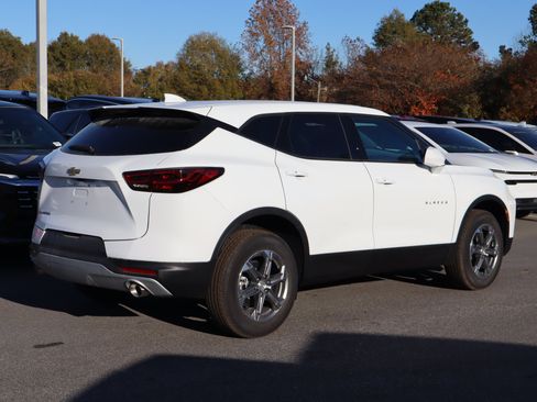 Used 2025 Chevrolet Blazer LT FWD image 6