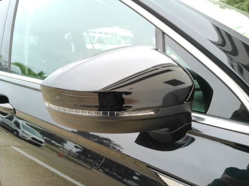 Used 2023 Volkswagen Tiguan SE FWD image 24