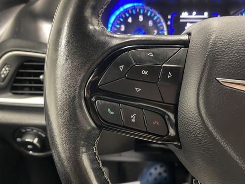 Used 2020 Chrysler Pacifica Touring-L w/ S Appearance Package FWD image 6