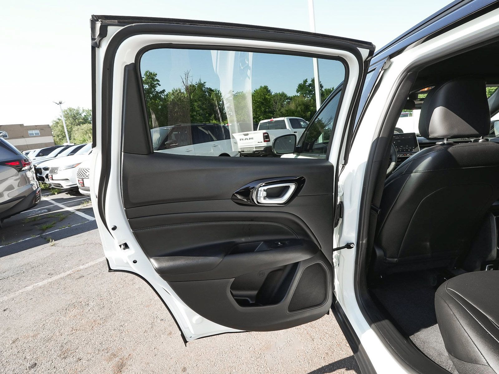 Used 2026 Jeep Compass Limited AWD/4WD image 12