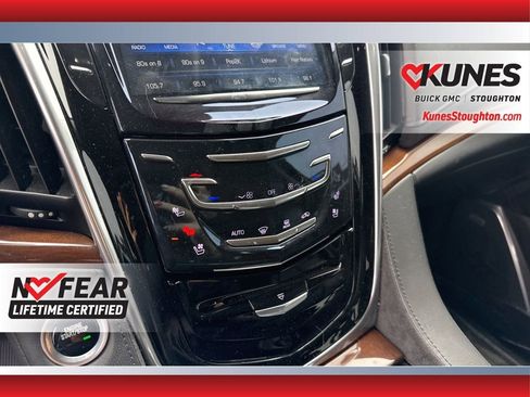 Used 2020 Cadillac Escalade Premium Luxury image 29