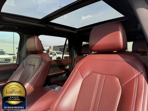 Used 2024 Ford Expedition Limited AWD/4WD image 9