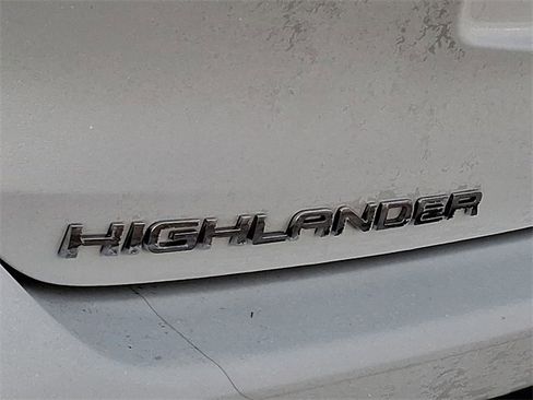 Certified 2023 Toyota Highlander XLE image 30