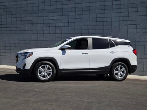 Used 2021 GMC Terrain SLE w/ Driver Convenience Package FWD image 2