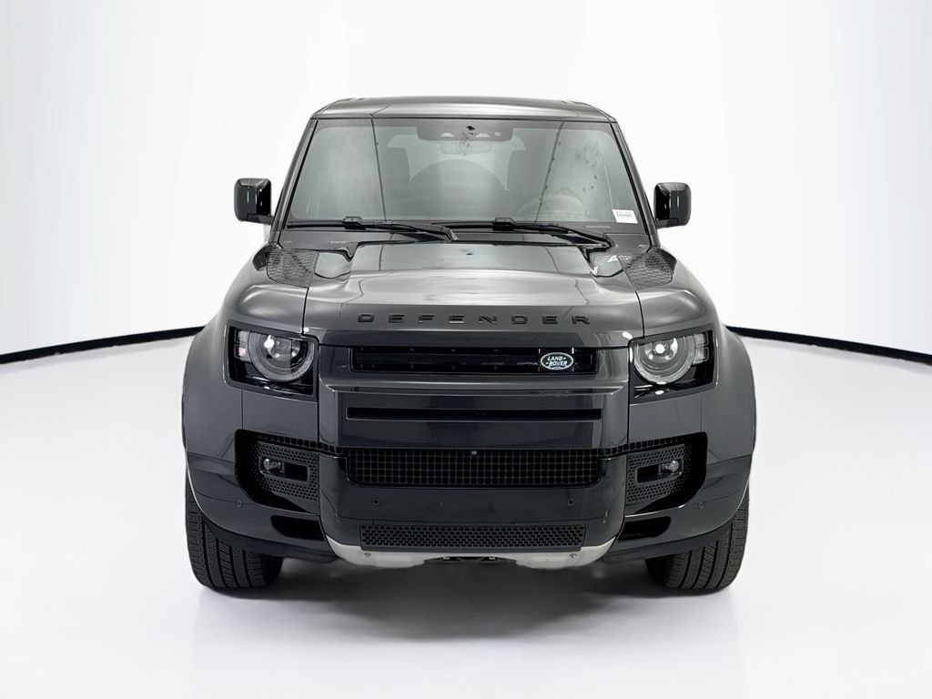 Used 2024 Land Rover Defender 110 V8 AWD/4WD image 2