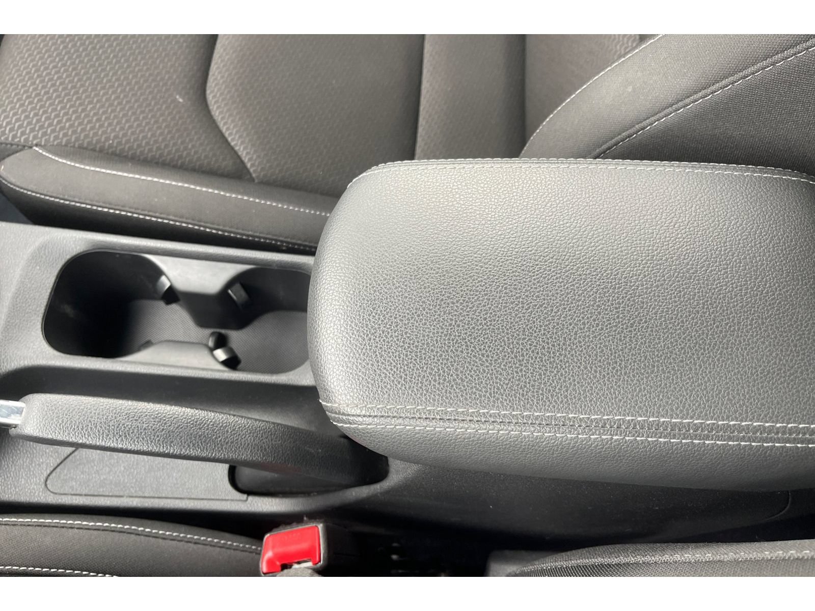 Used 2018 Hyundai Elantra GT FWD image 29