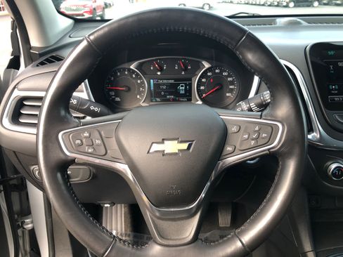 Used 2018 Chevrolet Equinox LT w/ Sun & Infotainment Package image 9