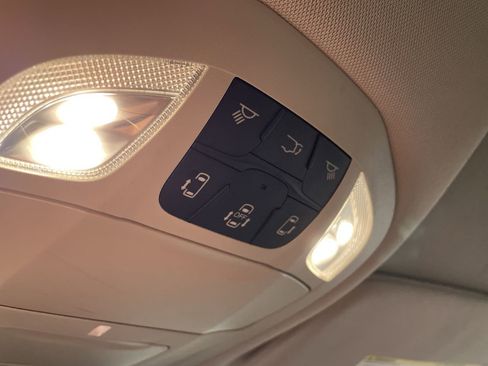 Used 2020 Chrysler Pacifica Touring w/ Advanced Safetytec Group image 23