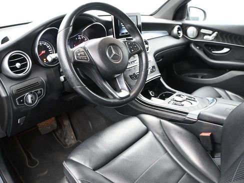 Used 2018 Mercedes-Benz GLC 300 4MATIC image 2