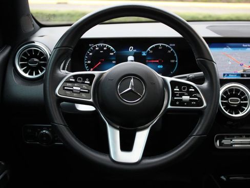 Used 2022 Mercedes-Benz EQB 300 4MATIC image 20