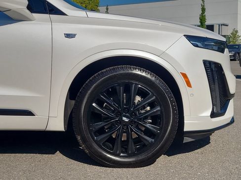 Used 2021 Cadillac XT6 Sport w/ LPO, ONYX Package AWD/4WD image 9