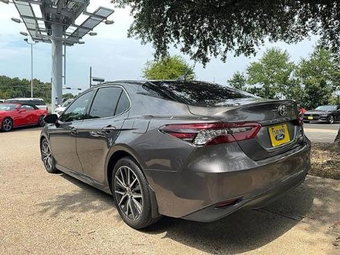 Used 2024 Toyota Camry XLE image 3