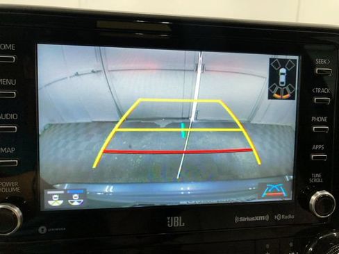 Used 2021 Toyota Highlander Limited FWD image 22