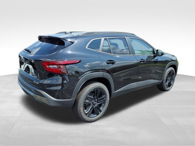 New 2026 Chevrolet Trax ACTIV w/ Sunroof Package FWD image 3