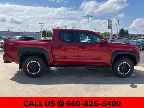 Certified 2024 Toyota Tacoma TRD Off-Road AWD/4WD image 4