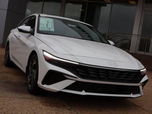 New 2025 Hyundai Elantra Limited image 7