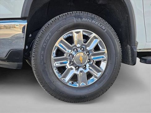 Used 2024 Chevrolet Silverado 2500 LT w/ Convenience Package image 22