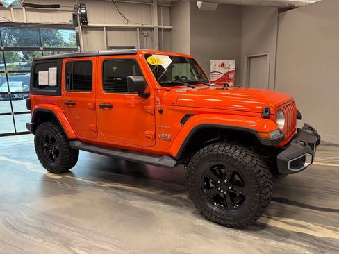 Used 2018 Jeep Wrangler Unlimited Sahara w/ Cold Weather Group AWD/4WD image 32