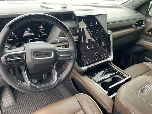 Used 2025 GMC Yukon Denali Ultimate AWD/4WD image 15