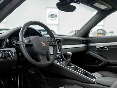 Used 2014 Porsche 911 Carrera S RWD image 2