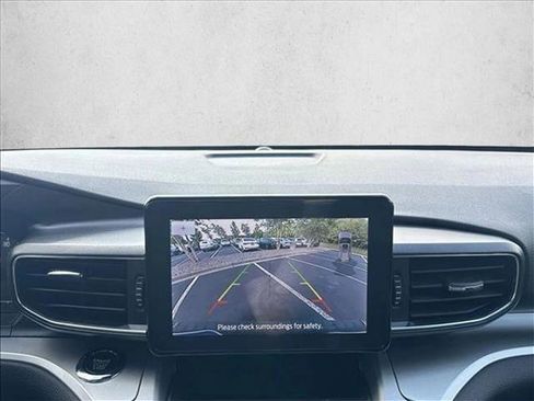 Used 2022 Ford Explorer XLT w/ Equipment Group 202A image 12