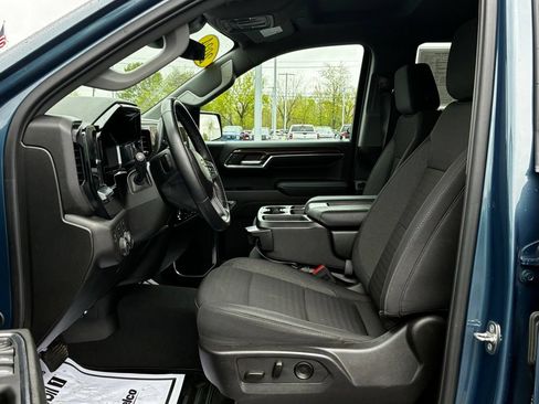 Used 2024 Chevrolet Silverado 1500 LT AWD/4WD image 3